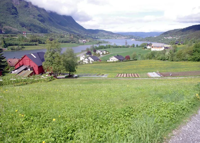 Cozy Yurt On Regenerative Farm Sykkylven